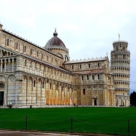 Ferienwohnung Tra Miracoli E Cavalieri Pisa Exterior foto